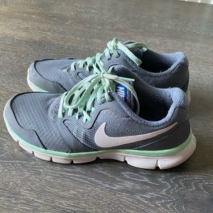 2/$40 Nike women’s tennis shoes gray mint green size 9